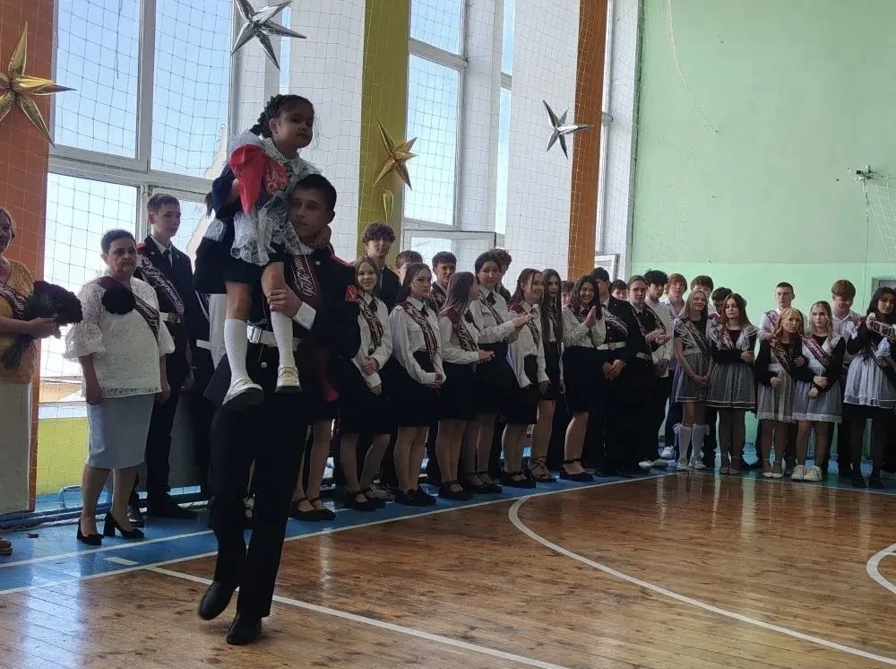 26 мая в нашей школе звенел последний звонок! 🔔🎓

Для наших выпускников 2026 года прозвенел Послед