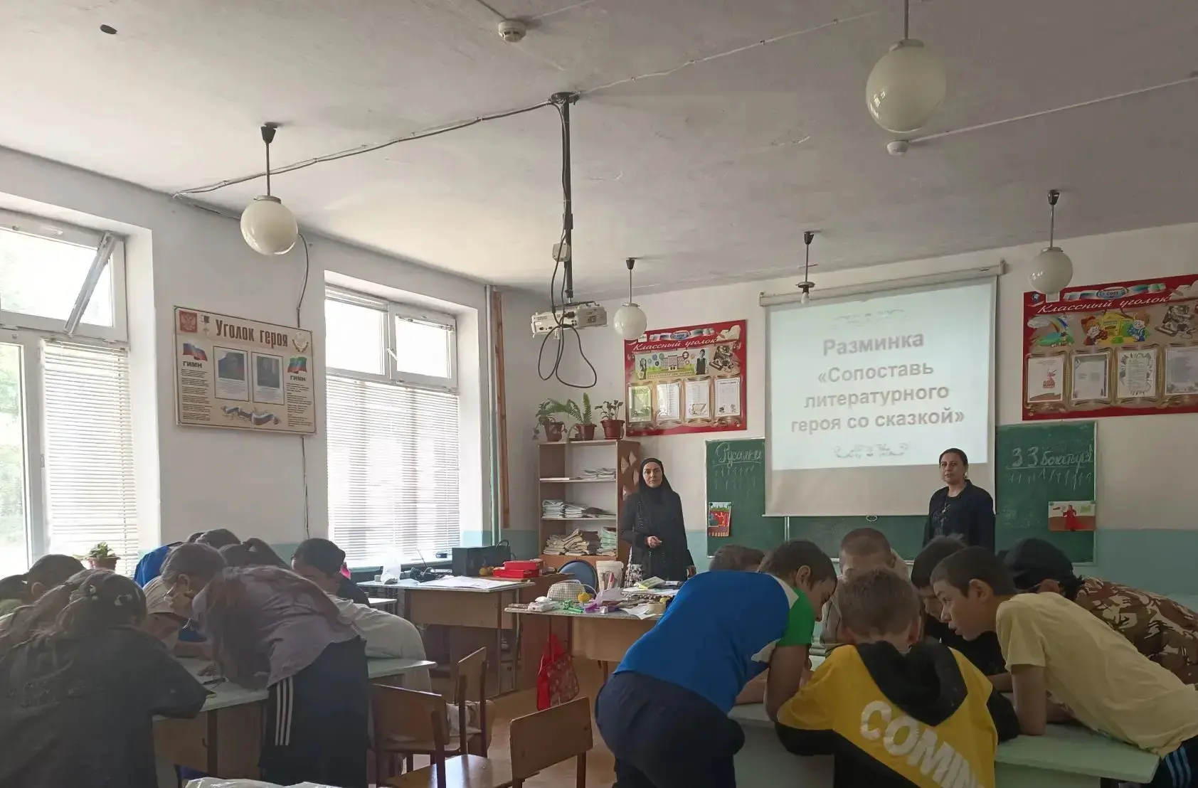 Жизнь в пришкольном лагере кипит. Отметили день русского языка, а также изготовили различные поделки