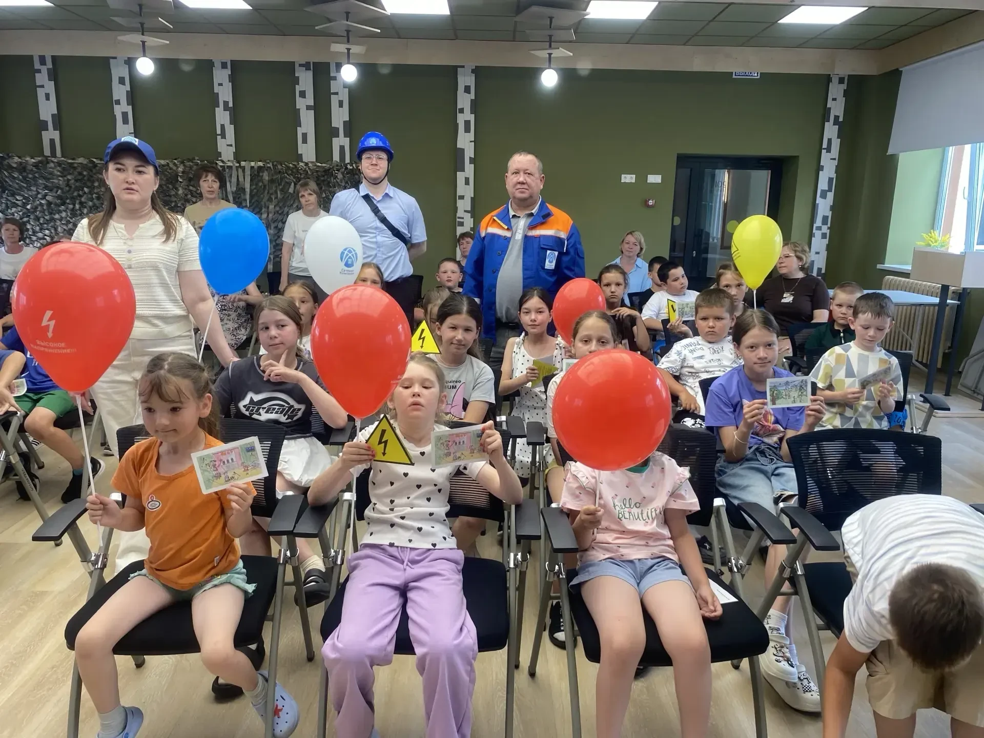Безопасные каникулы
В лагере «Мадагаскар» на базе актового зала Аксубаевской СОШ № 1 им. В. Г. Тимир
