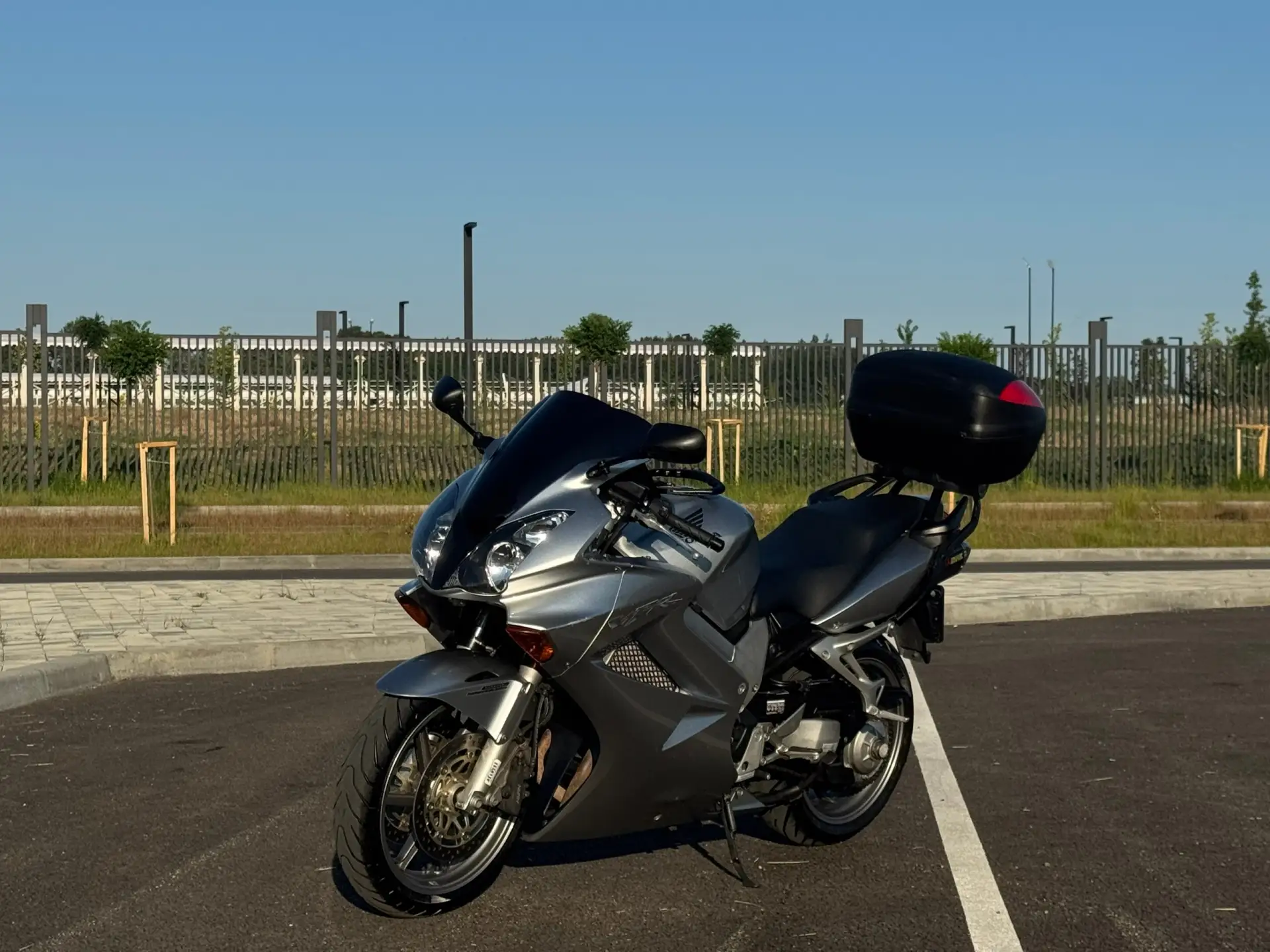 👑Продам его величество 👑 
‼рассмотрю обмен на авто‼
🏍Honda VFR 800
🗓2005 года
🏍Пробег 26000
🛠С