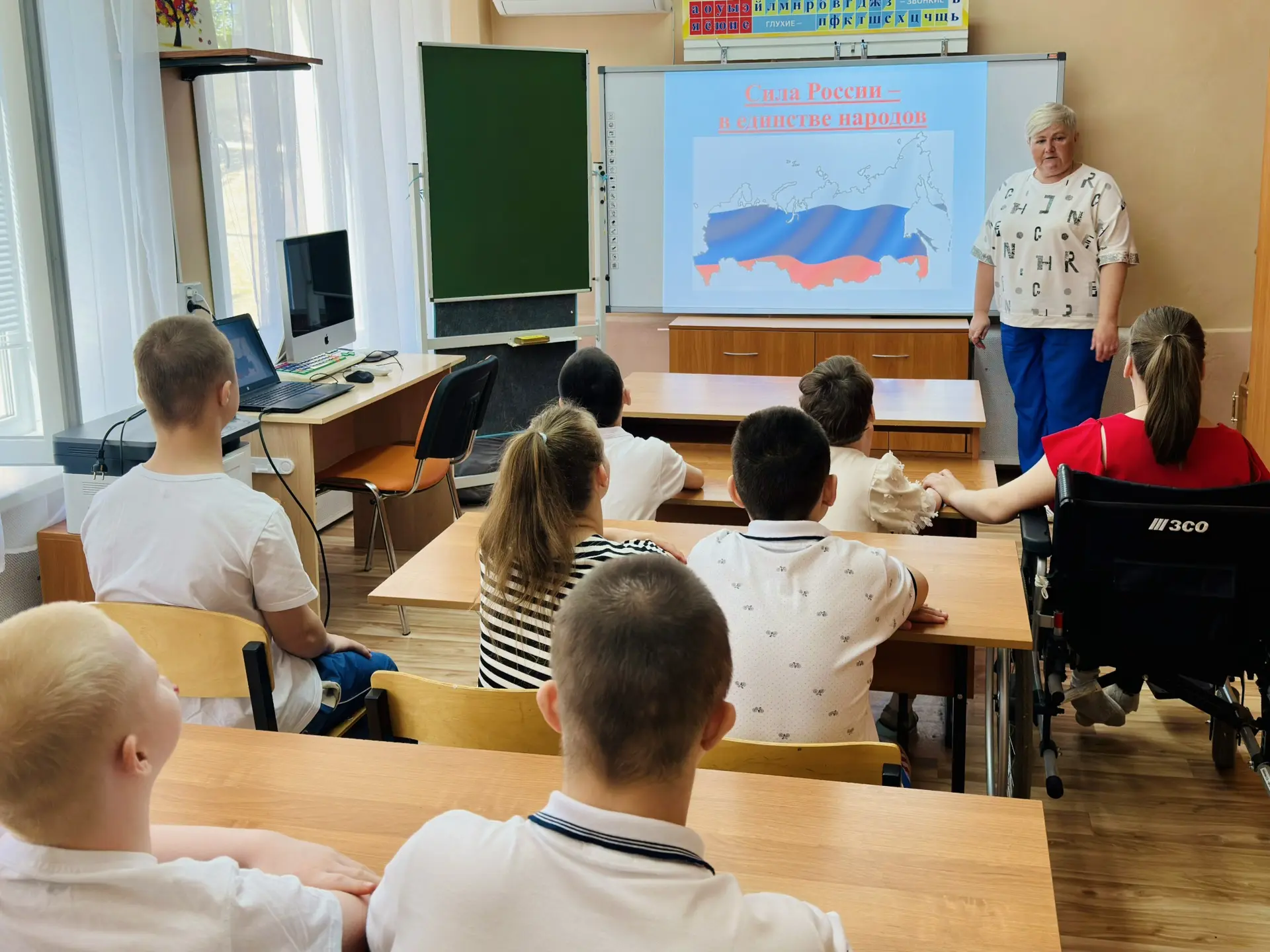 🇷🇺В рамках Года единства народов России в детском доме прошёл урок исторической памяти «Победа, об
