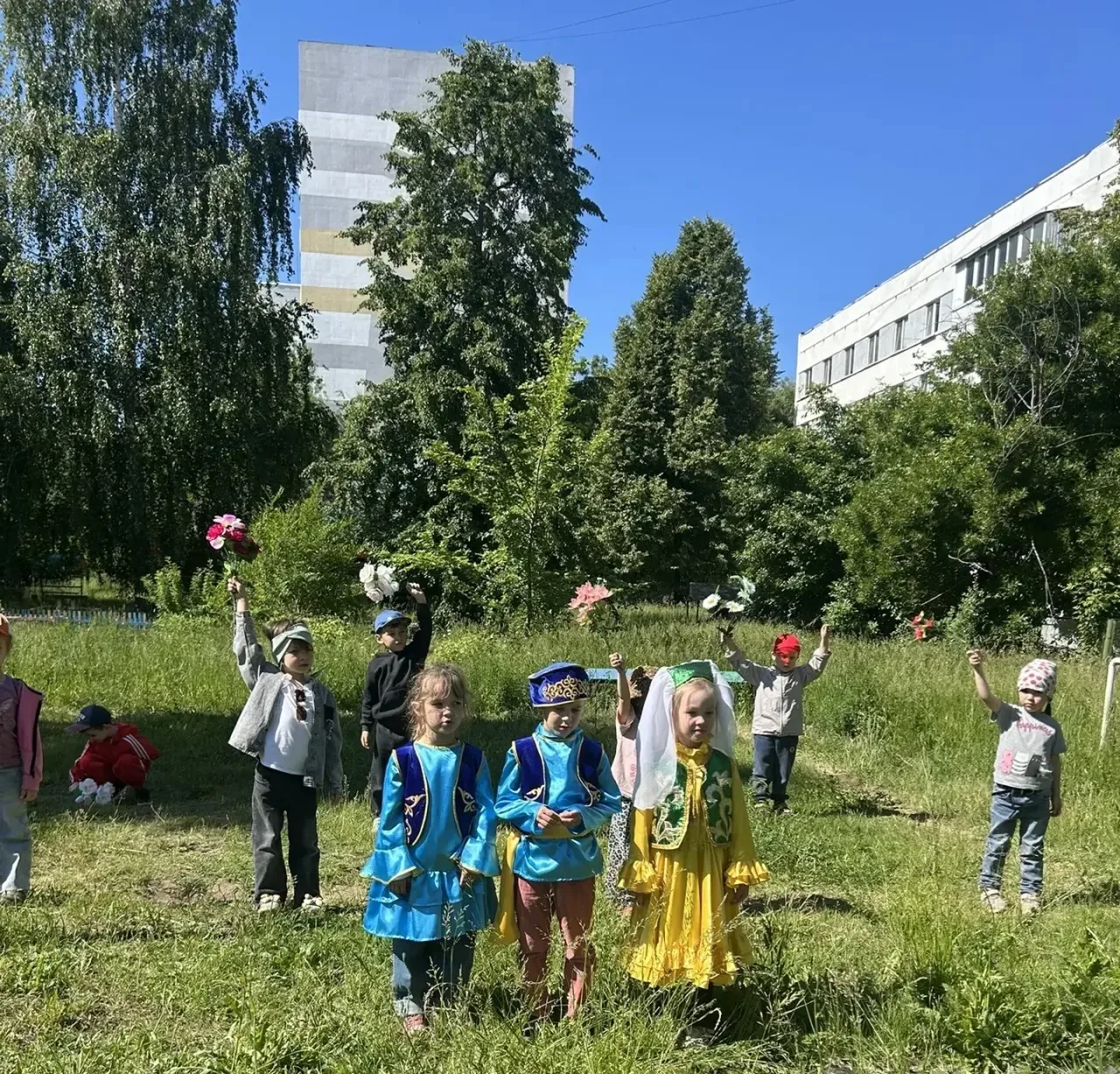 Сабантуй — это один из самых ярких, весёлых и любимых народных праздников татар и башкир. В переводе