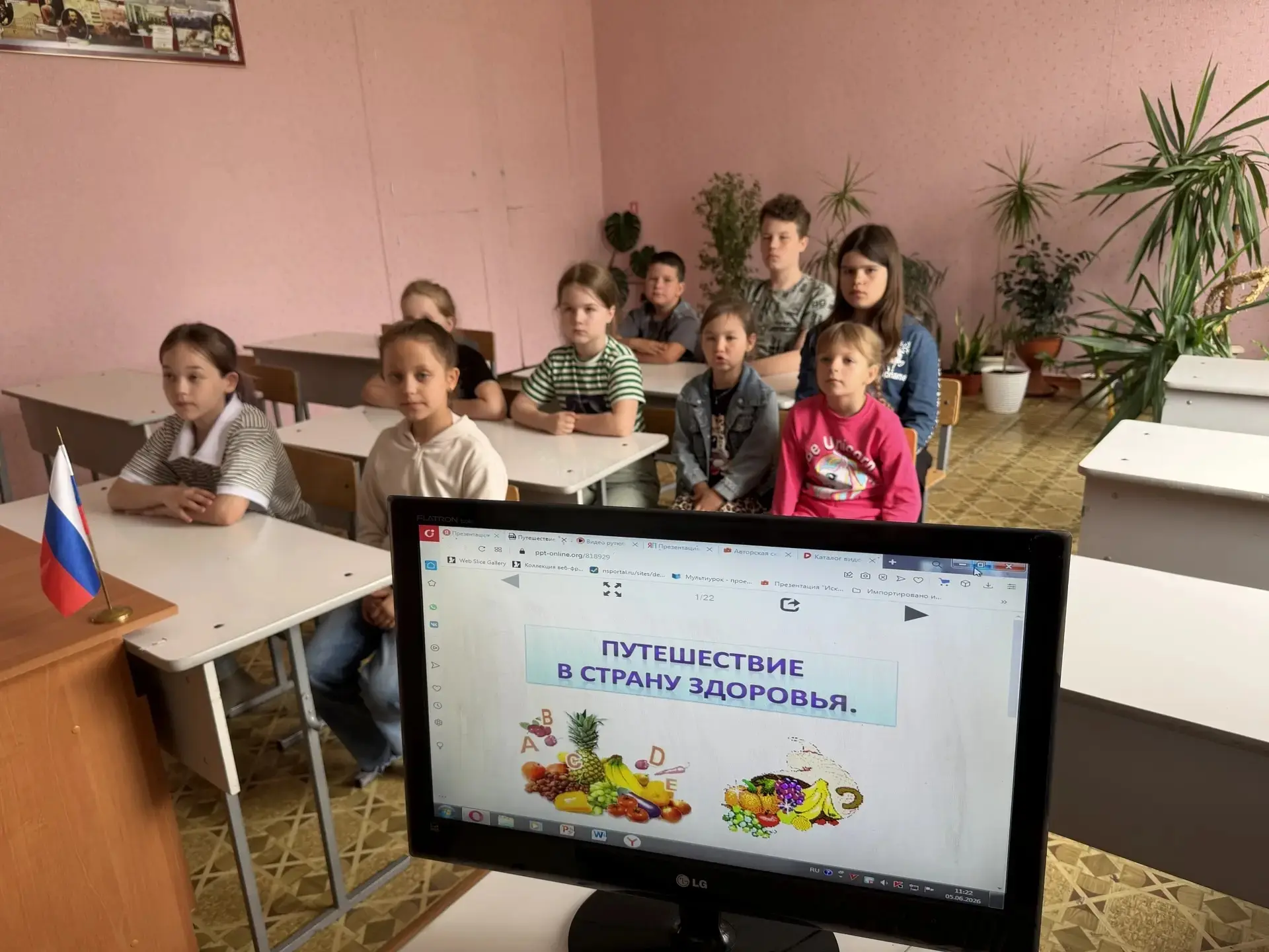 Новый день в лагере, как обычно, начался с утренней зарядки под веселую музыку. После завтрака прошл