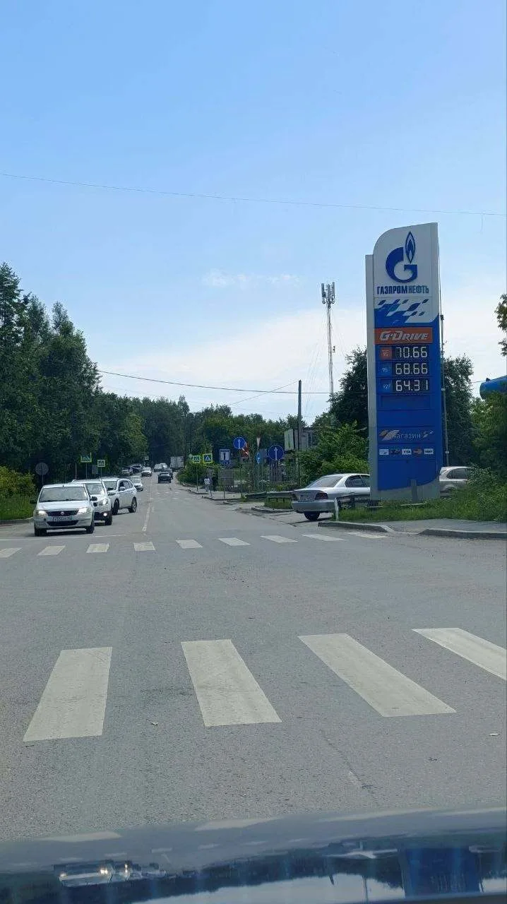 «АЗС "Газпромнефть" №69 на перекрёстке Шиловская-Строителей. Цены такие = АИ92 64,31. АИ95 68,66р,  