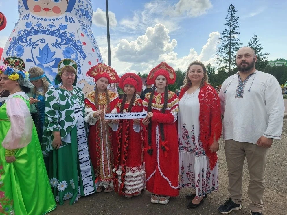 🇷🇺В День России 🇷🇺 Театру вязаной моды «Клуб.Ок»🧶, руководитель  Оксана  Геннадьевна Лихацкая, 