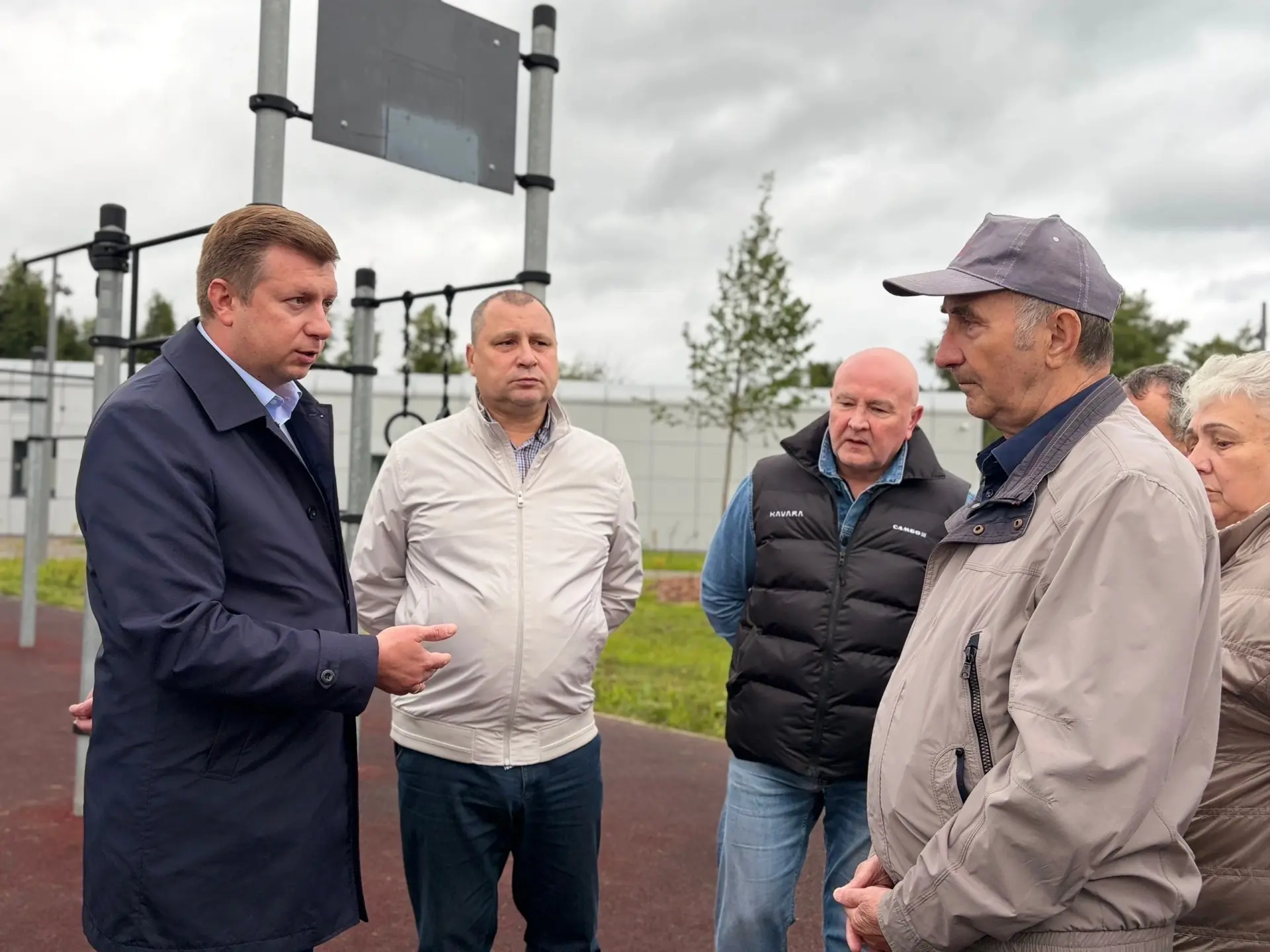 Глава управы провел обход в парке Липки

📍Глава управы района Щербинка Дмитрий Благов совместно с ж