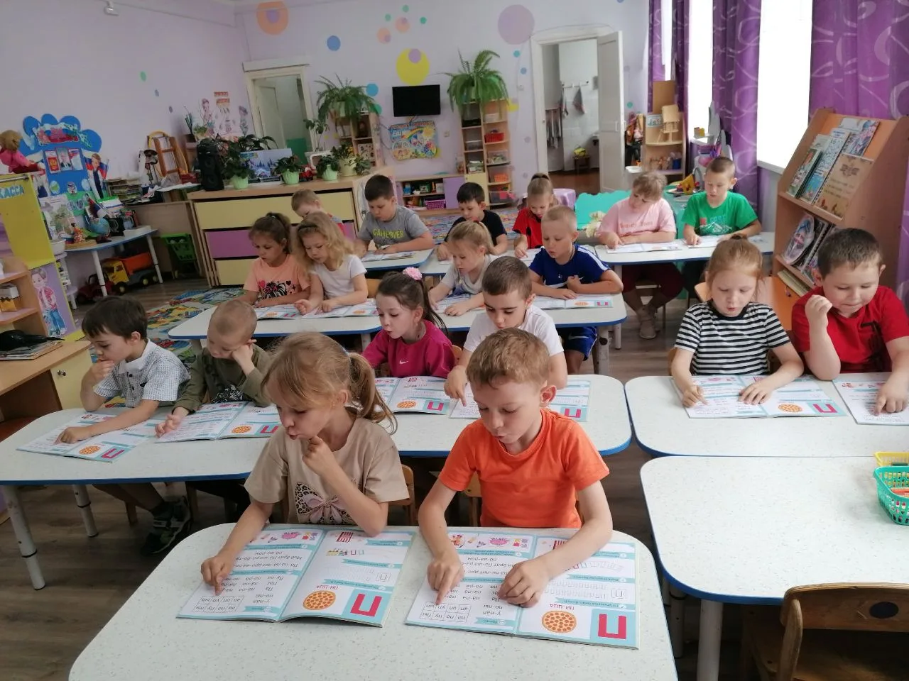 Капитошкины хроники: на пороге большого плавания.

    Лето, этот беззаботный художник, уже раскраси
