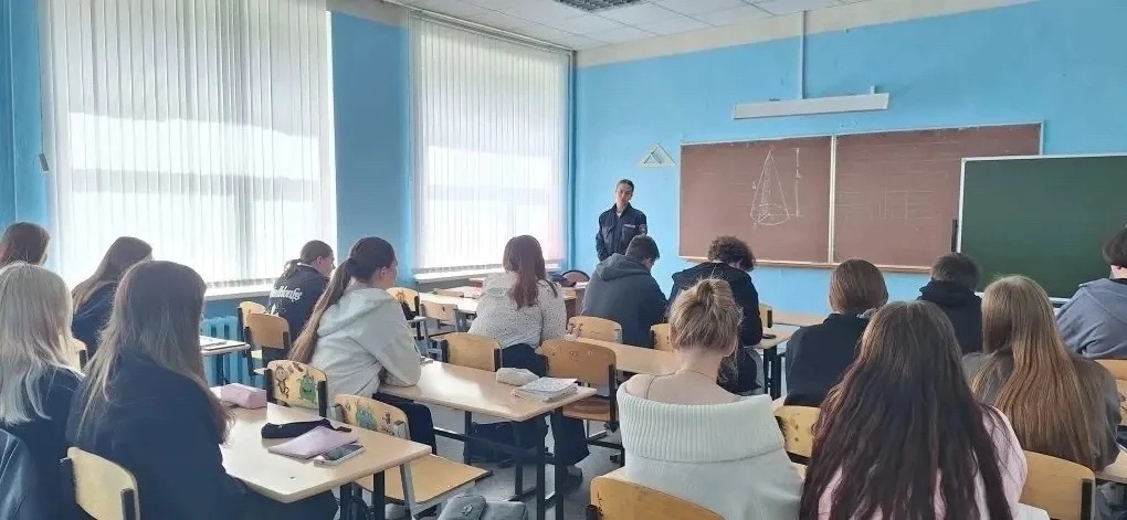 В КамТИ состоялась встреча с инспектором ПДН по профилактике экстремизма и терроризма

   В КамТИ пр