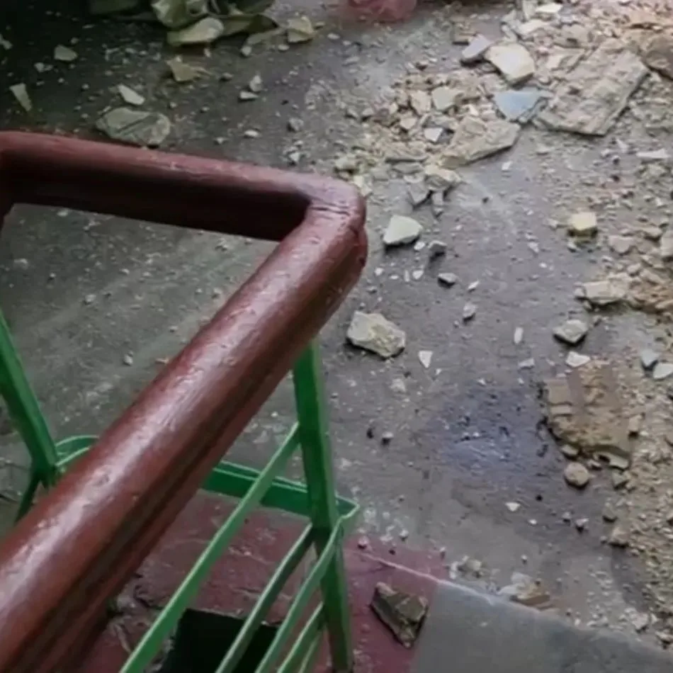 Обвалился потолок в доме на Большой Серпуховской 😱

В пятом подъезде дома 36/1 посыпалась штукатурк