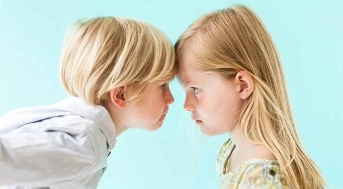 А Ваши дети часто ссорятся? 🥴 
Брат не хочет уступать, или наоборот?
Помогите жить братьям и сестра