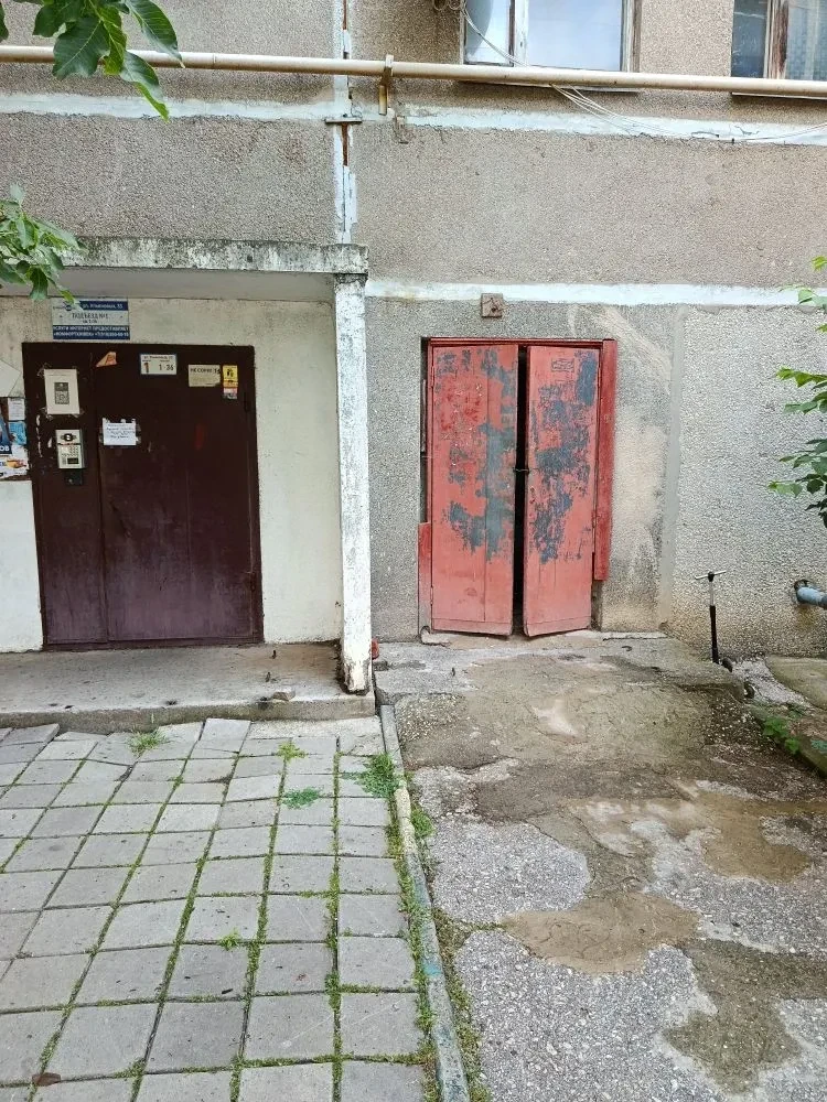 ✅️Рады сообщить, что по адресу ул. Ульяновых, 33 выполнен косметический ремонт входных групп, в резу