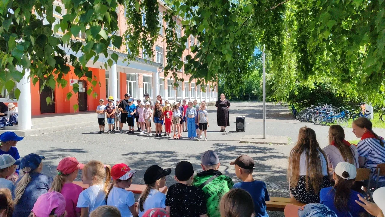 Первые и орлята почтили память павших в Великой Отечественной войне

Летний пришкольный лагерь «Раду