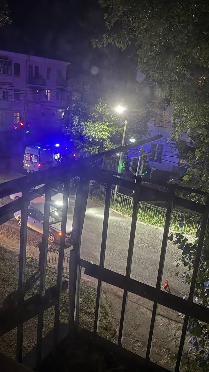 🚨 🚔 На выходных легковушка влетела в дом на ул. Щаденко 20А 

Пишет наша подписчица Алина Ковтун 
