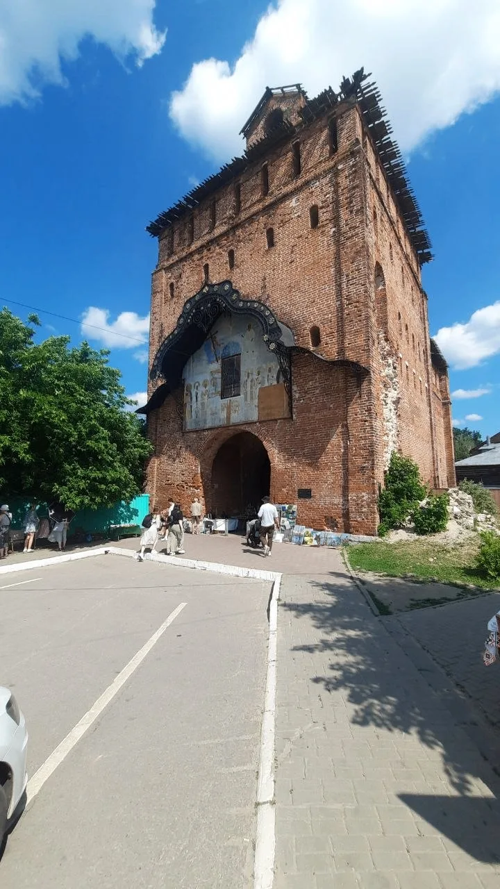 📸 Делимся вашим творчеством: прогулка по жаркой летней Коломне!

Фото: t.me/alexfmoiseev

📍Координ
