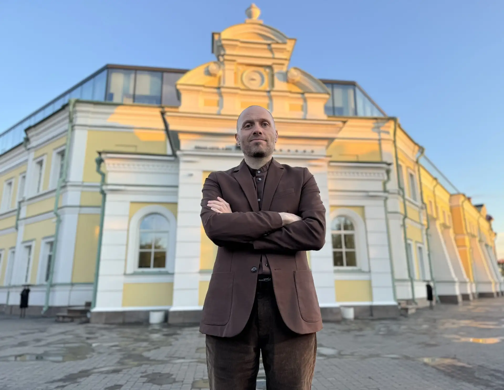 Отправили Чехова в баню

Как вы знаете, сейчас мы с командой имеем дело с объектом культурного насле