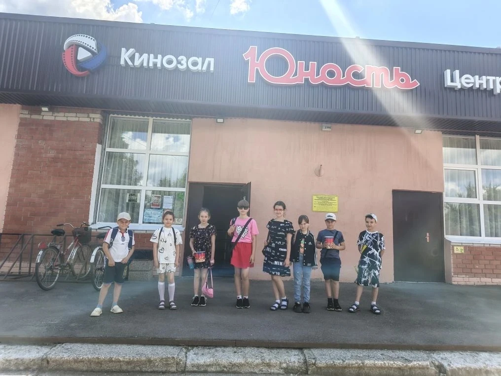 Как проходит наш 6-й день в лагере? Очень активно! 🚀

Утро по традиции началось с весёлой зарядки, 