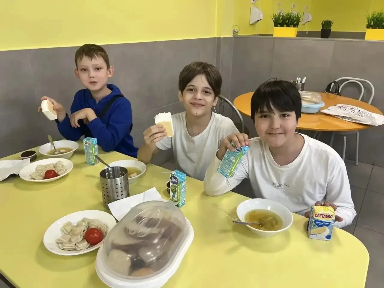 🍦Двойной праздник в нашем лагере!

Сегодня у нас случилось настоящее сладкое безумие! Ведь совпало 