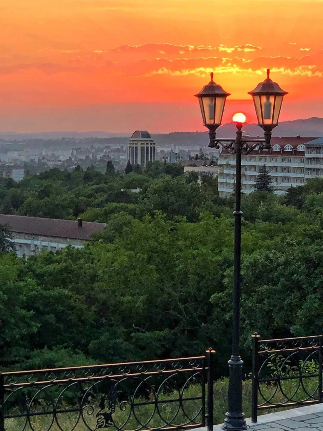 Закат в Пятигорске

Подпишись @tvoystavropol 

Автор фото @artemmeletov