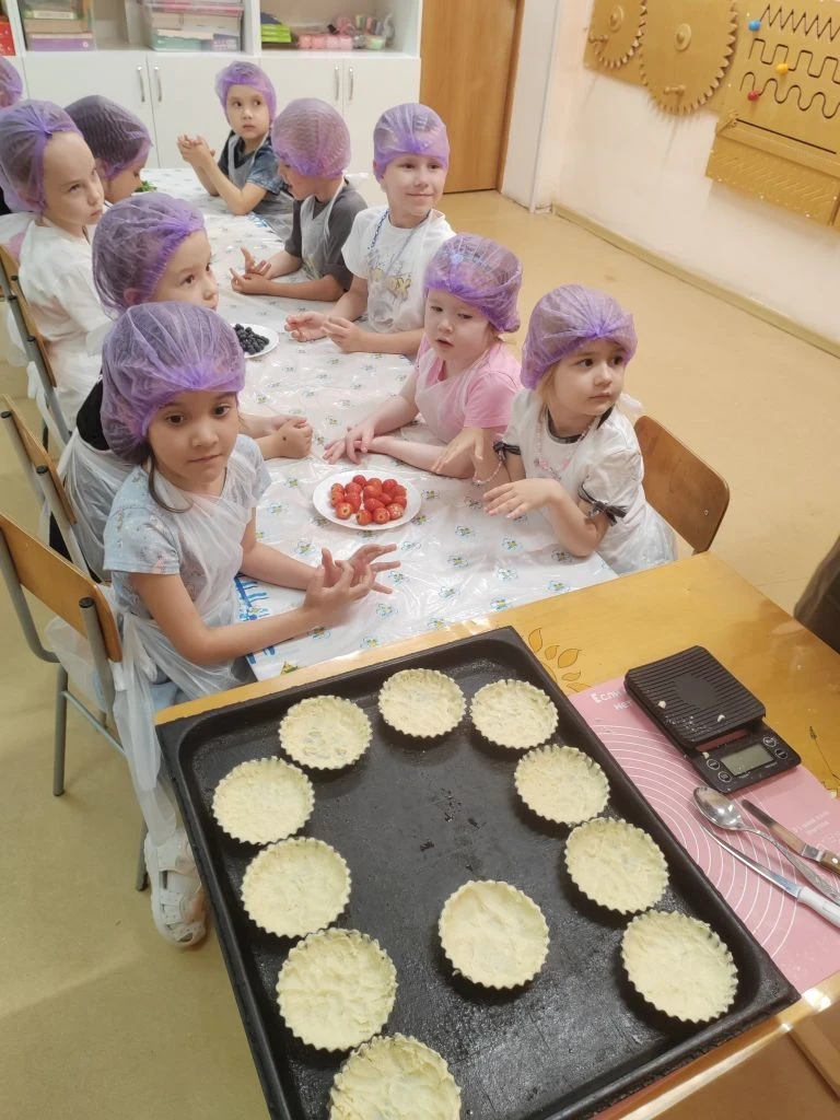 👩‍🍳 Сегодня прошёл наш первый кулинарный мастер-класс для детей!

Ребята познакомились с профессие