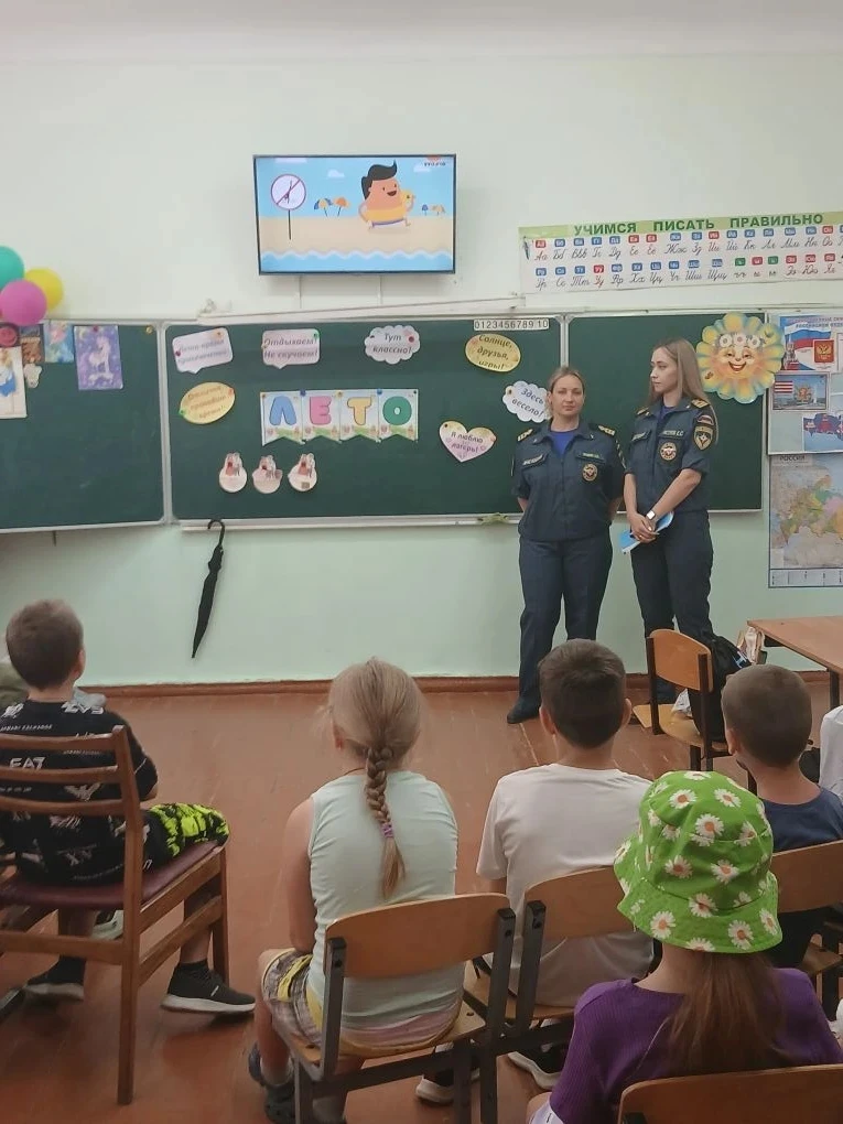 СОТРУДНИКИ МЧС ПРОВЕЛИ БЕСЕДУ С ДЕТЬМИ в нашем пришкольном лагере💥
8 июня сотрудники МЧС провели пр