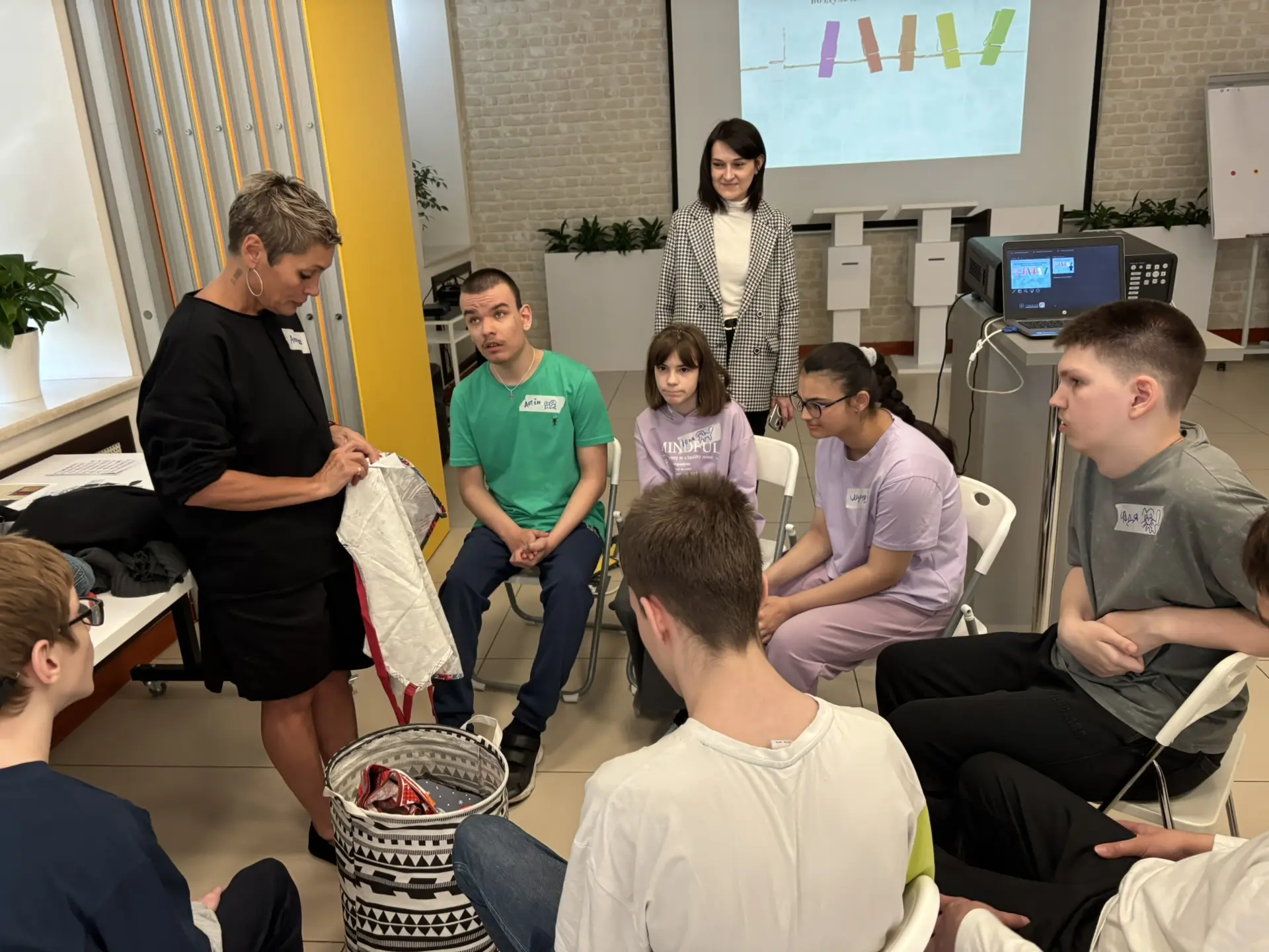 🎉 Вчера наши ученики погрузились в мир увлекательных открытий на «Социально-бытовом квесте» в ассоц