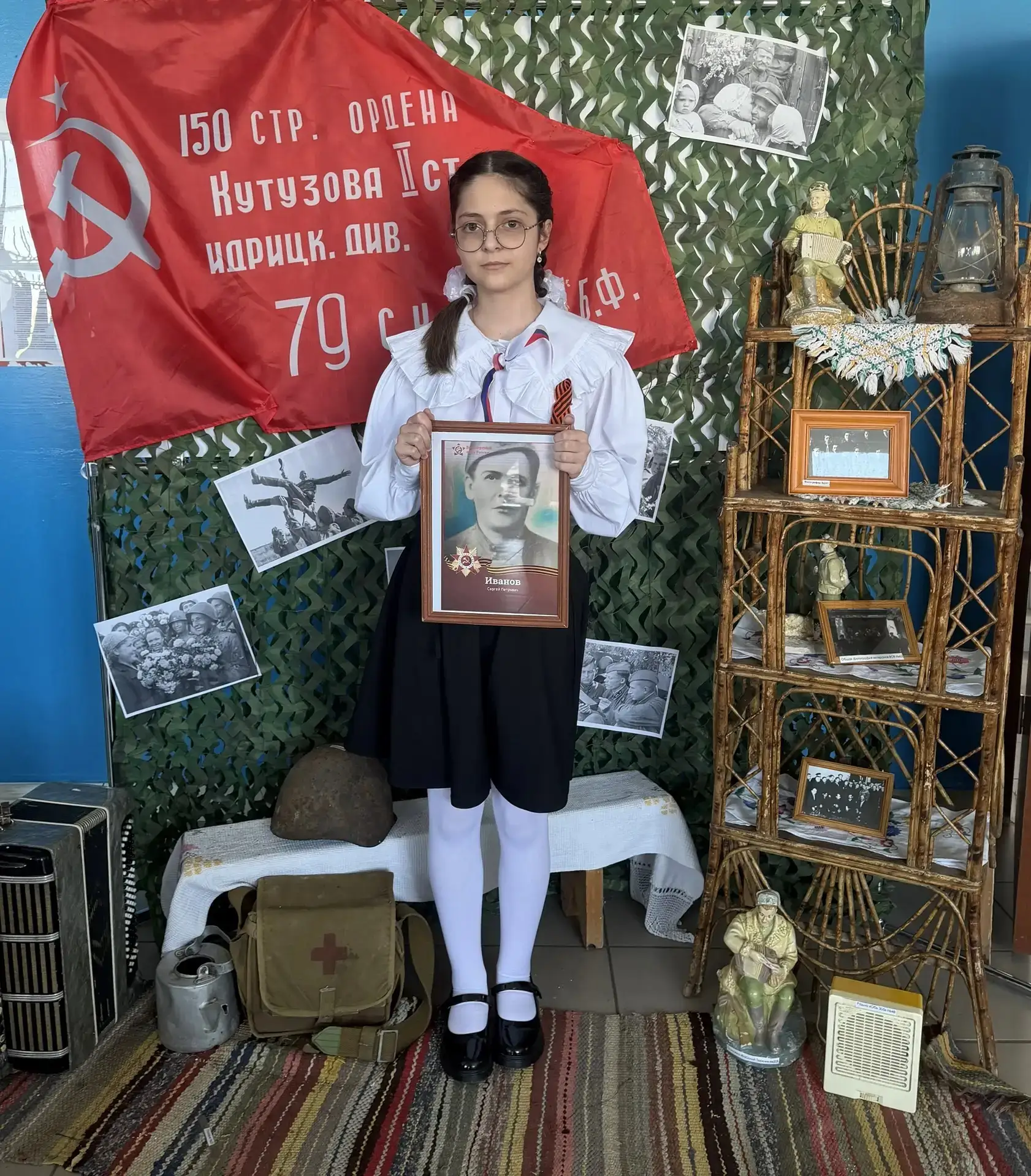 Ученики 7 класса всем составом присоединяются к "Бессмертному полку" ⭐
Ребята стали частью Всероссий