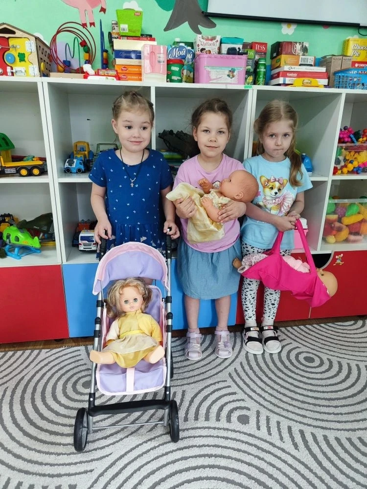 Сегодня в средней группе № 2 мы отметили чудесный День куклы! Это был не просто праздник, а настояще