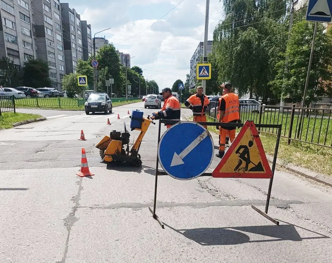 🚜 В Железногорске продолжаются ямочные ремонты дорог

В городе активно идут работы по благоустройст