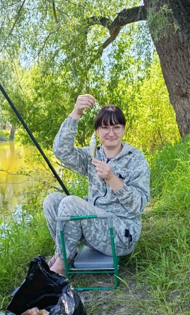 Сегодня снова ездили на рыбалку, в этот раз всей семьёй 😊 Муж, я и дети. Хищник не клюет, видать ещ