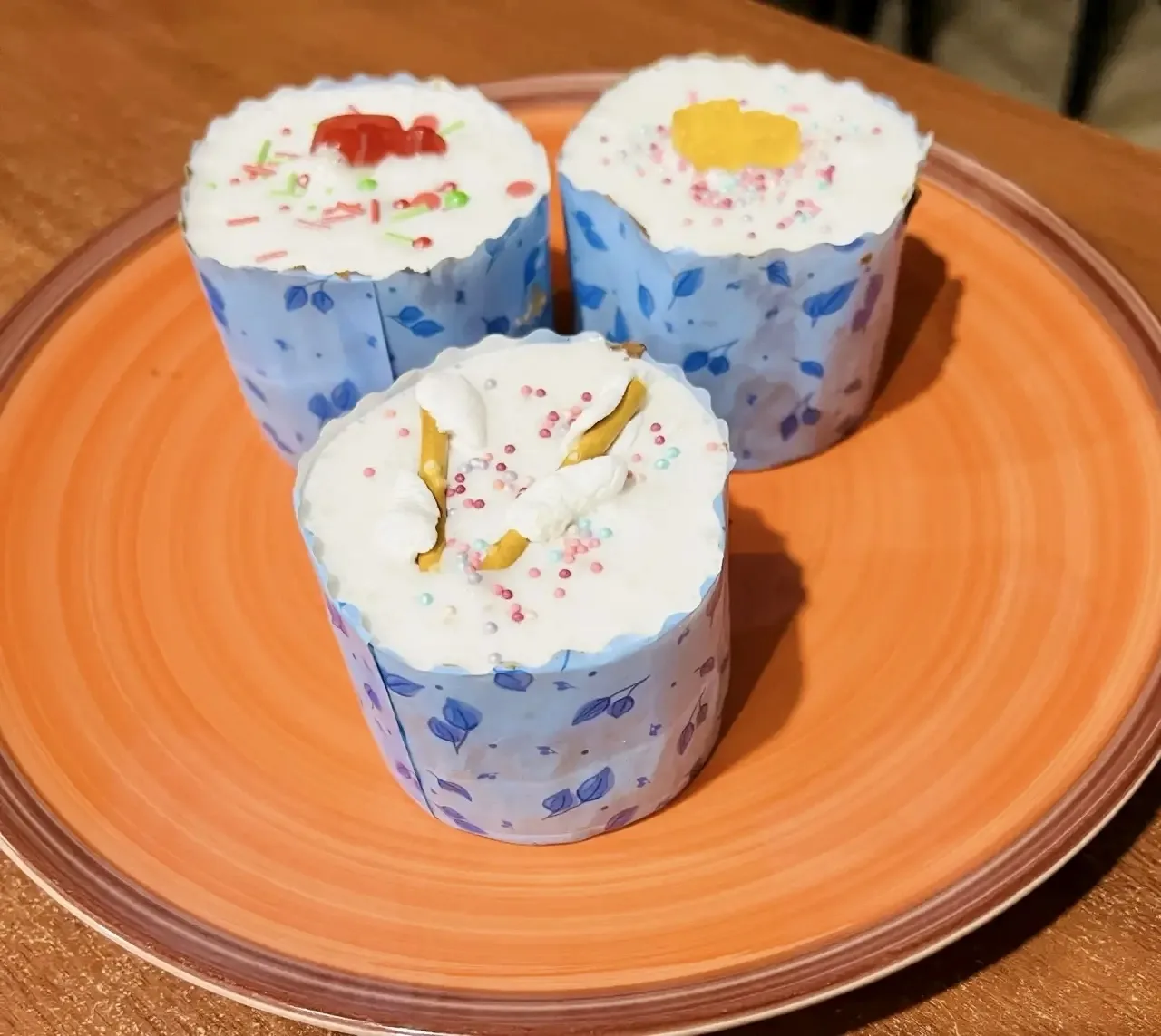 Всем доброе утро☀️

С сегодняшнего дня в продаже творожные куличи🧁

Состав: творог, мука, сливочное