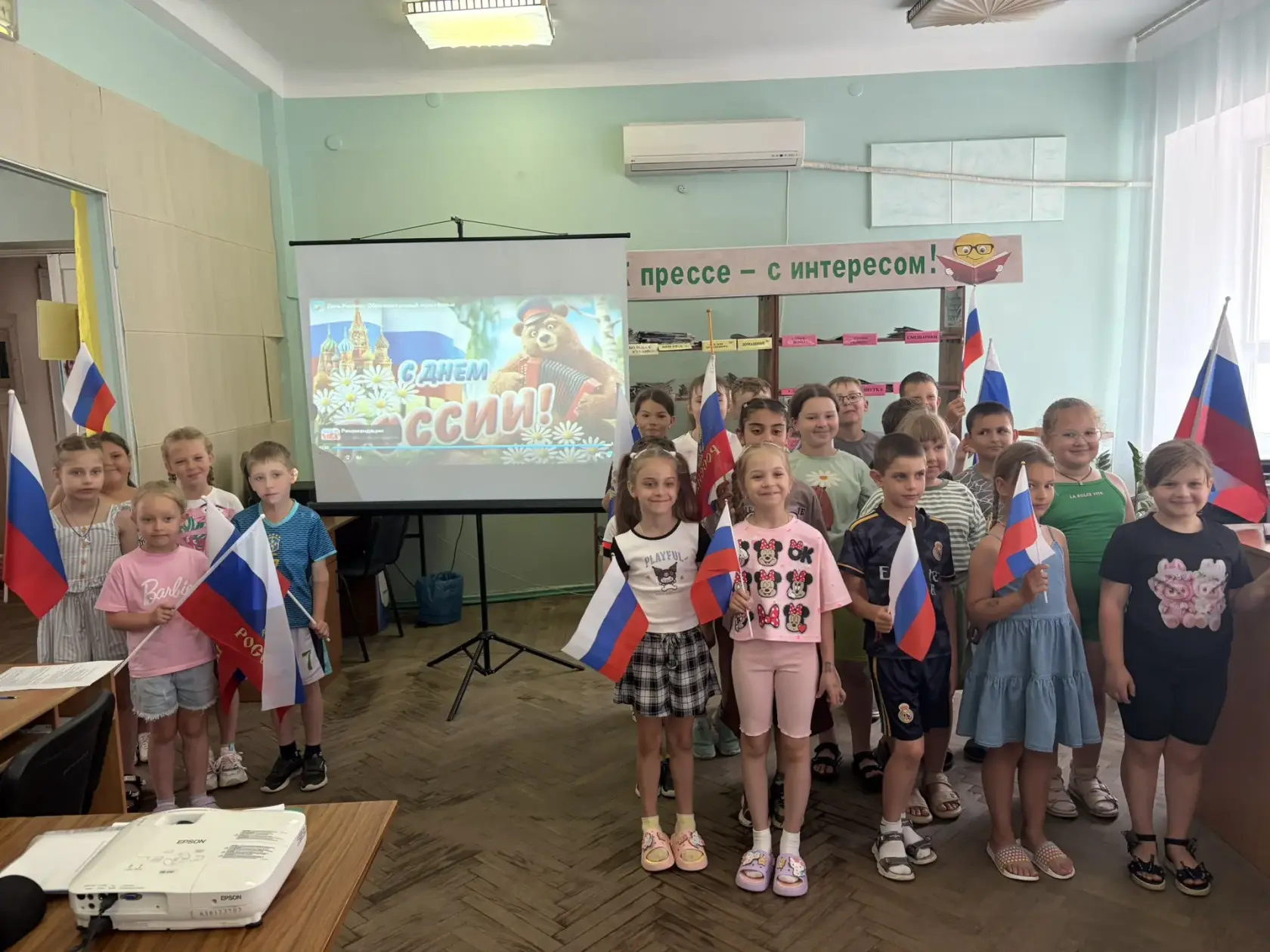 Час истории: "Россия - великая наша держава", приуроченный к празднованию Дня Российской Федерации.