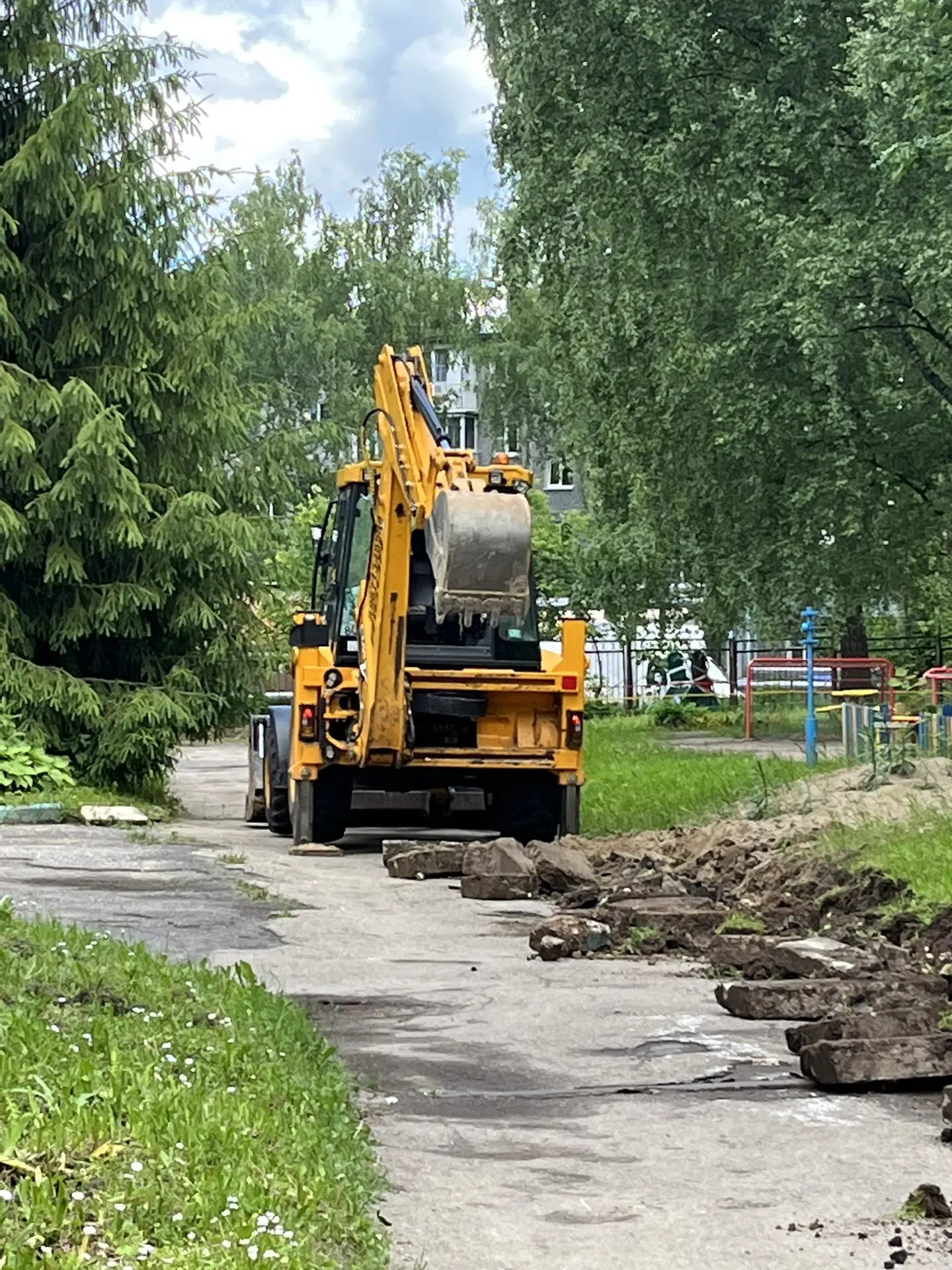 Друзья, наши родители и малыши! 👋

Немного грустно без вашего веселого смеха, но мы сейчас заняты в