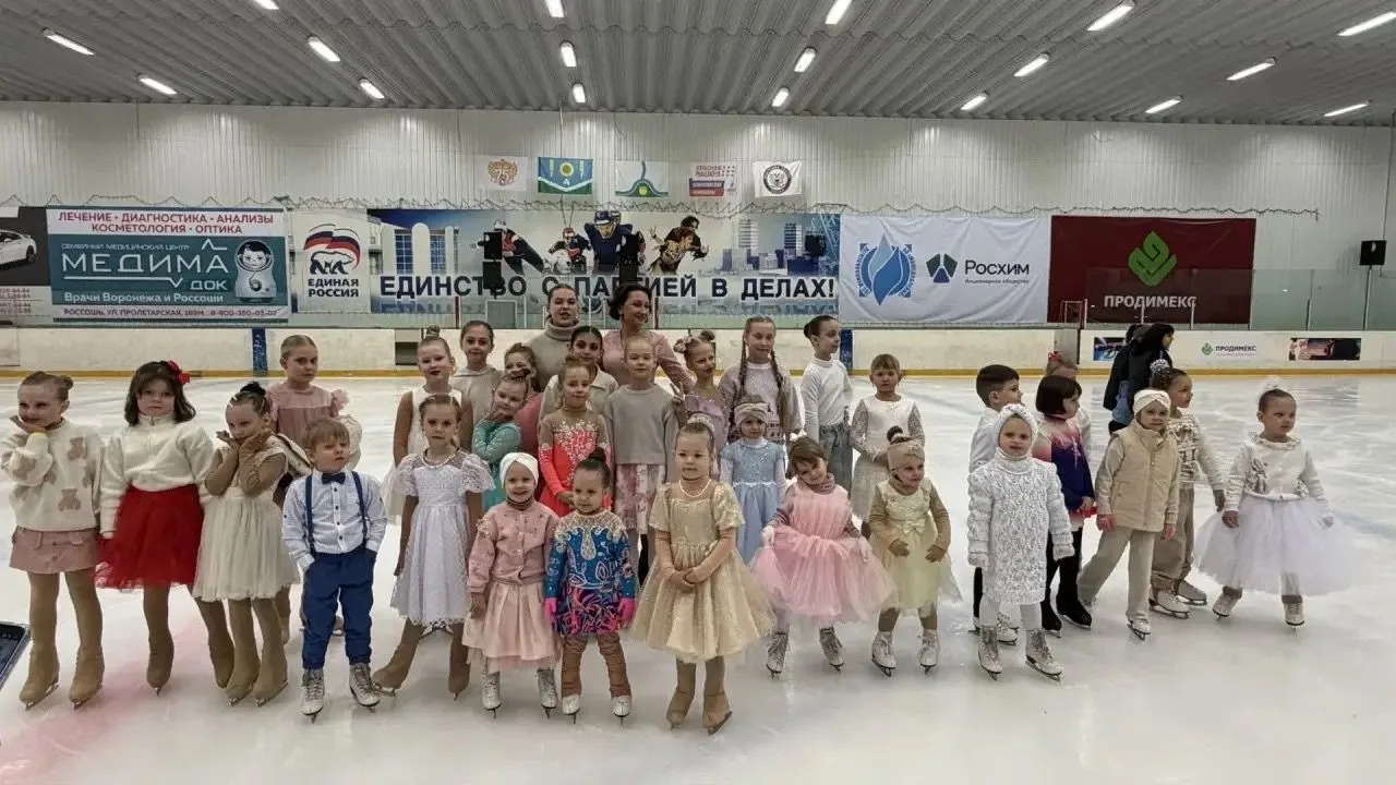 ⛸️ 24 апреля в Ледовом дворце «Россошь» с показательными номерами выступили юные фигуристы, воспитан