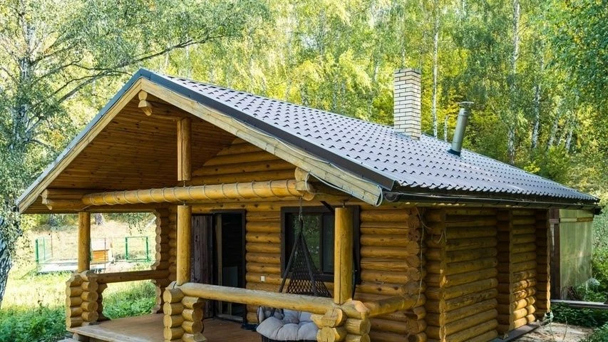 Как построить баню на участке
Баня — часть досуга загородной жизни. Из чего ее строить, где располож