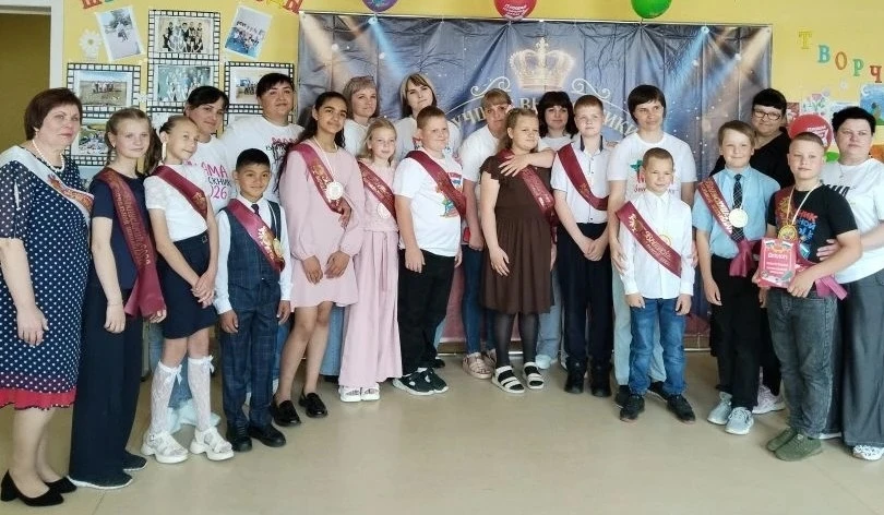 28 мая в Журавлевской школе, прошёл особенный праздник — выпускной для обучающихся 4 класса! 
 
Четв