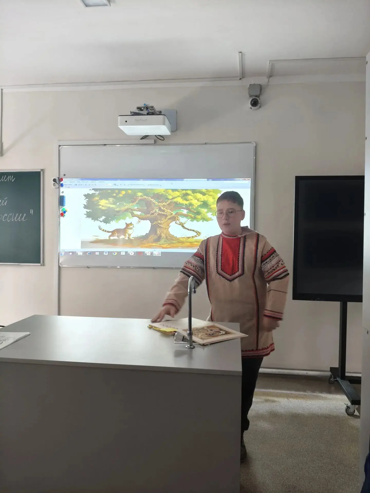 У Лукоморья дуб зелёный, а в нашем лагере... Пушкинский день! 📜✨Сегодня ребята из пришкольного лаге