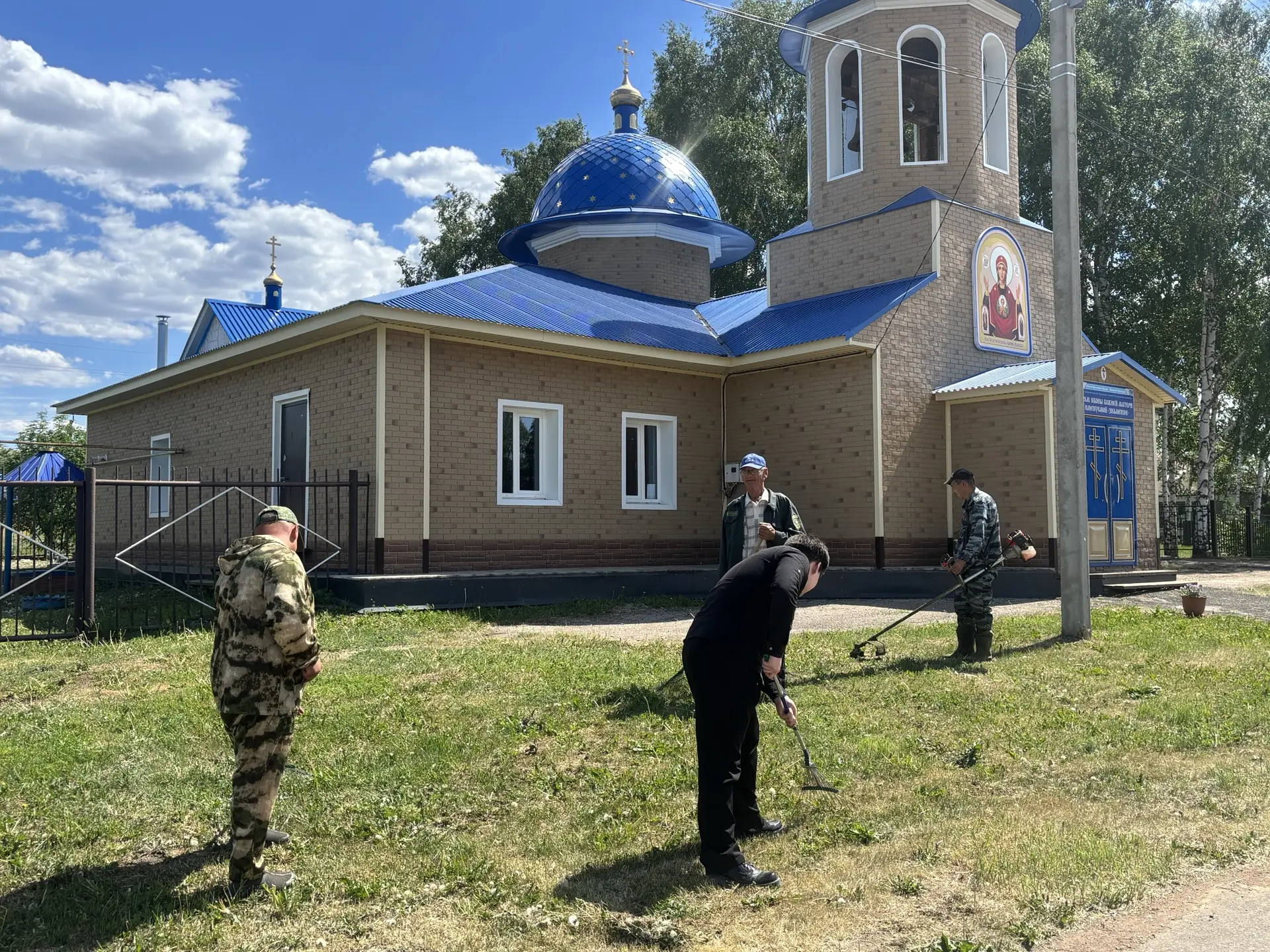 Сотрудники музея-заповедника С. Т. Аксакова на субботнике  продемонстрировали свою преданность делу 