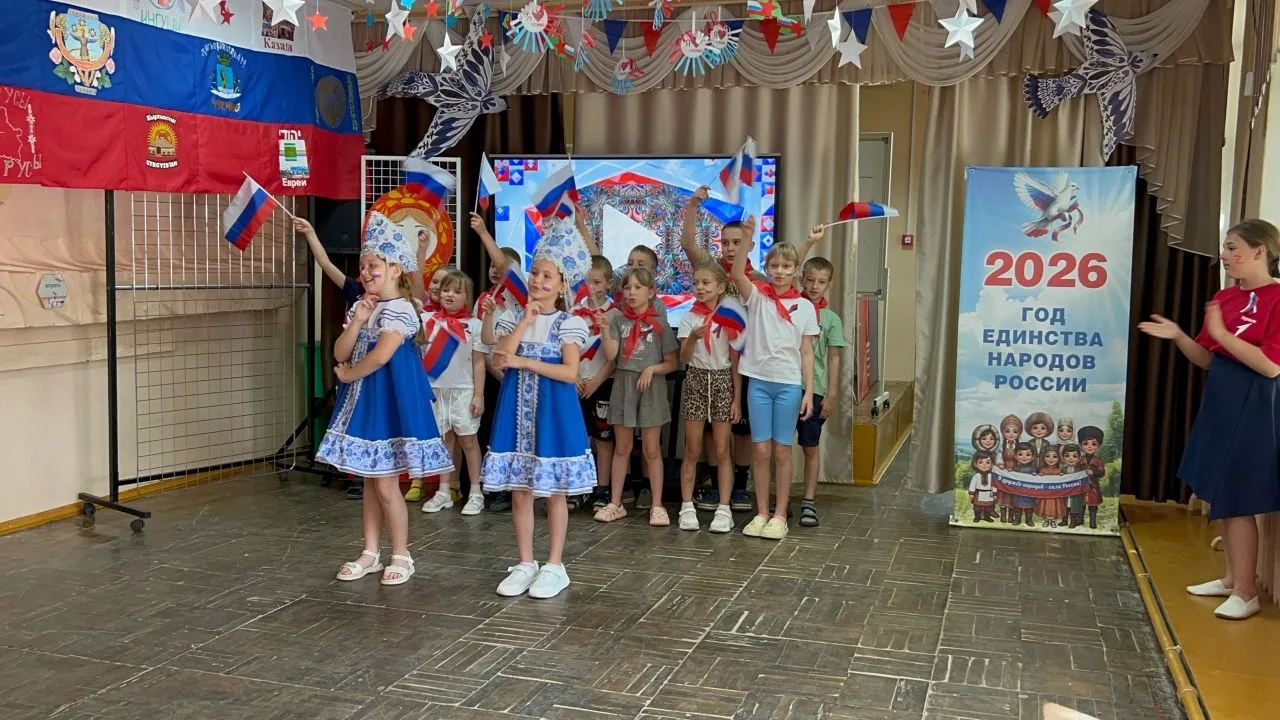 День России в детском лагере «Ивушка»: праздник патриотизма и единства🇷🇺

Этот день стал ярким при