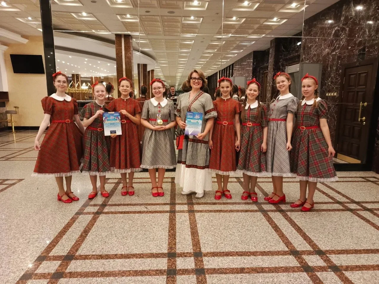Поздравляем вокальный ансамбль "Веселые девчата" и их руководителя, Валентину Тяжову, ставших финали