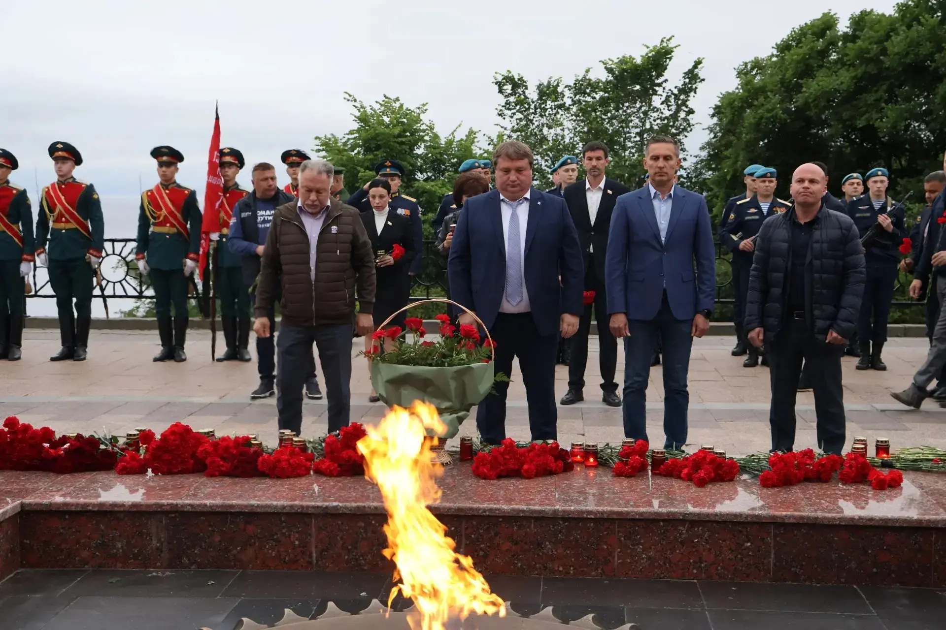 УЛЬЯНОВСК 
22 июня состоялась церемония возложения цветов к мемориалу «Вечный огонь», приуроченная к