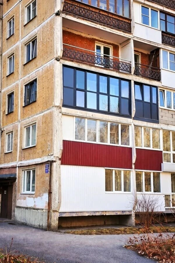 Панорамная лоджия с тонировкой на Кузнецкстроевском

Установим теплое или раздвижное остекление выго