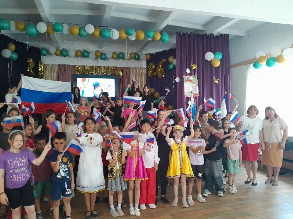🏕Лагерь "Рассвет": 
 🇷🇺  День России 🇷🇺

В пришкольном лагере  "Рассвет" прошёл насыщенный и пр
