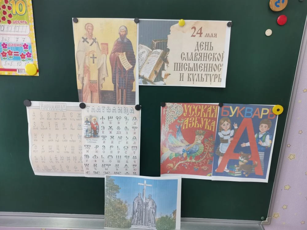 Как хорошо уметь читать!
Не надо к маме приставать,
Не надо бабушку трясти:
"Прочти, пожалуйста, про