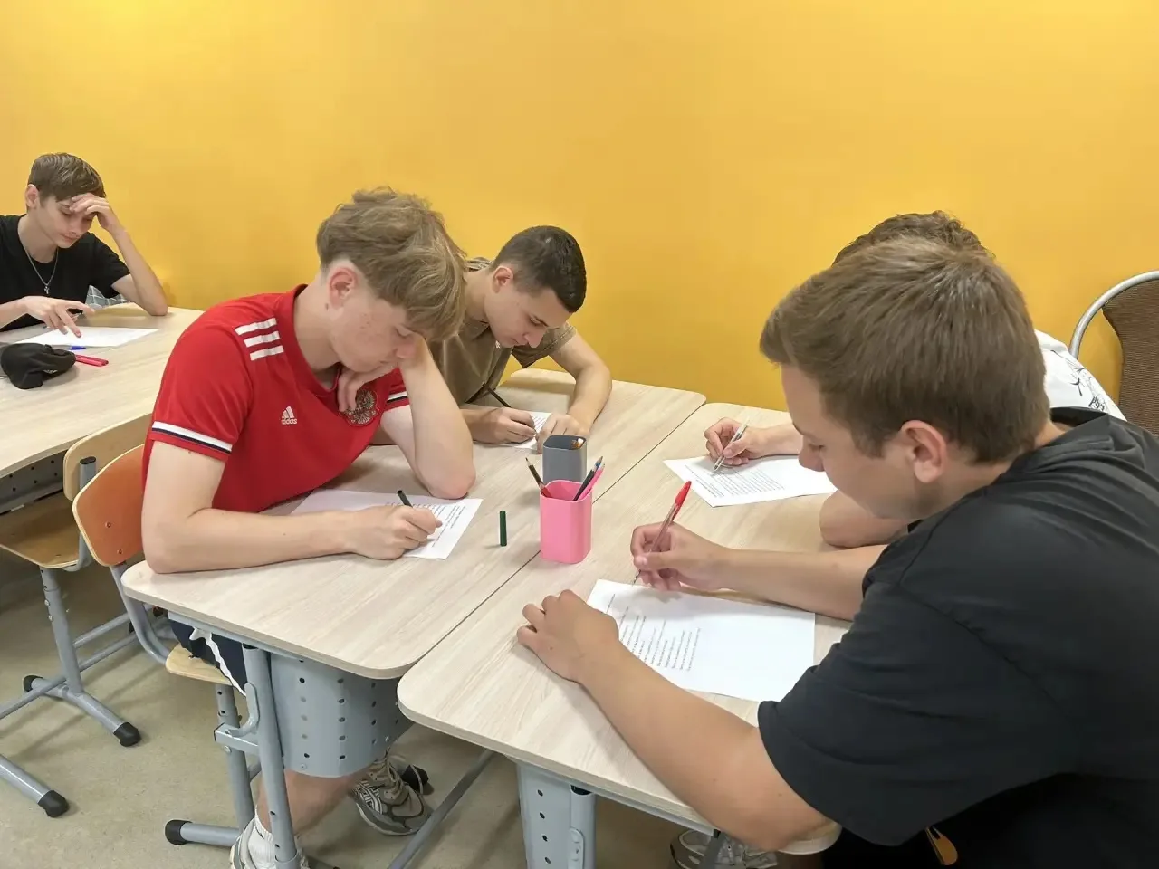 🎖 Мужество, стойкость и скорость: как прошёл день учебных сборов у десятиклассников!
Сегодня для юн