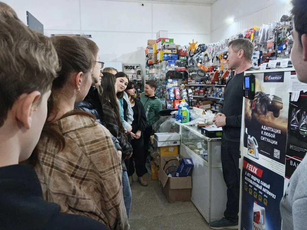 Классные встречи: знакомство с автосферой 🔧

В рамках классных встреч обучающиеся посетили ИП Науры