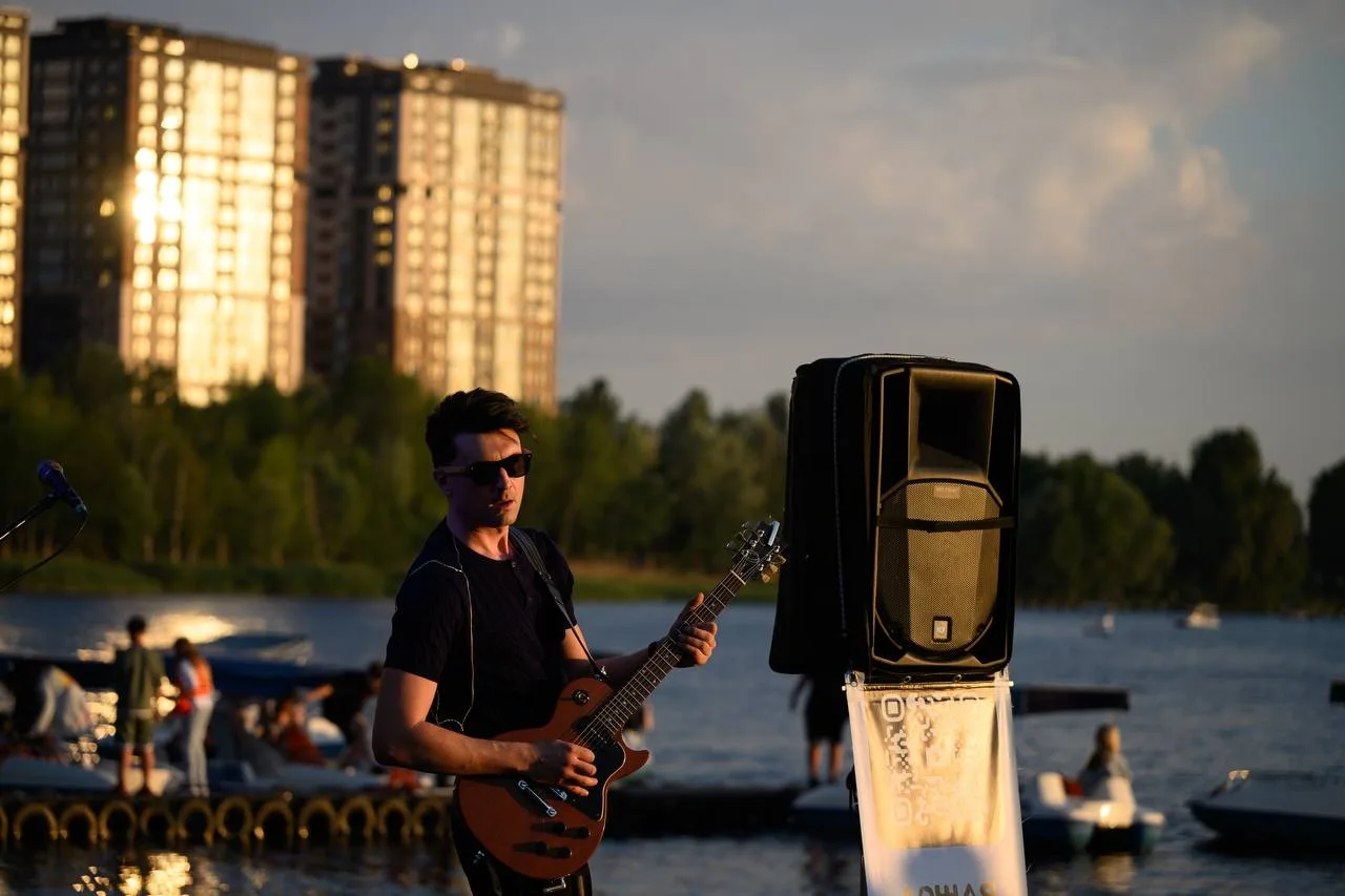 🎵 Музыкальное воскресенье в парке «Дельфин»!

В программе:📍 Амфитеатр
💚 18:00-19:30 — Вокальный д