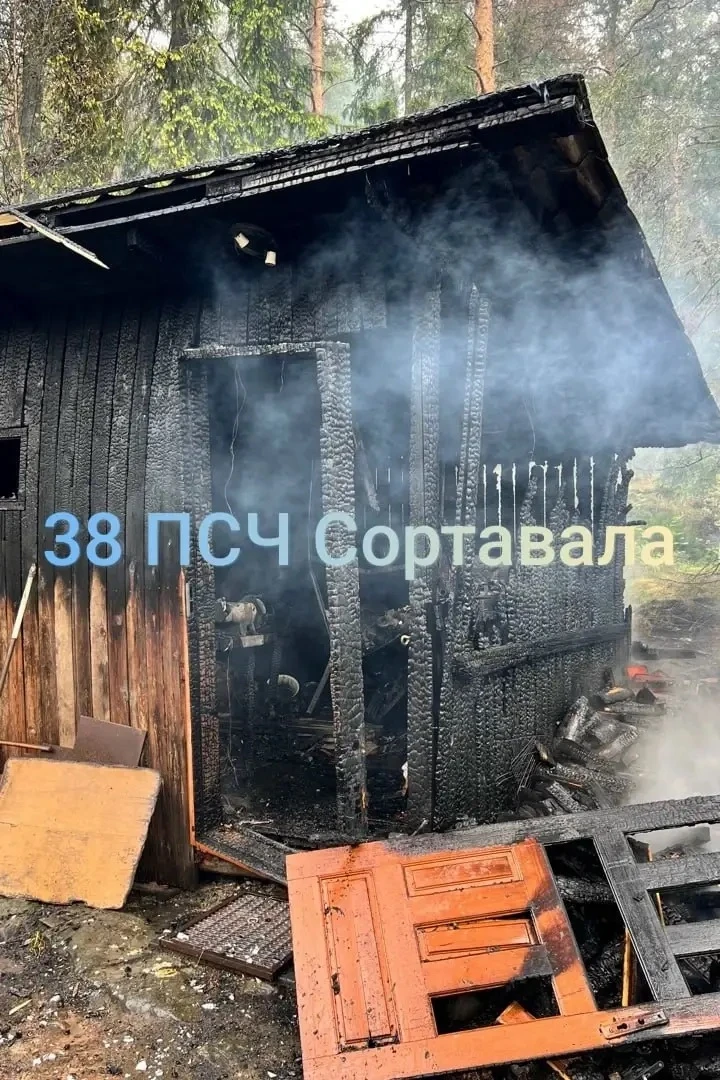 🔥 Баню и сарай тушили в поселке Вуорио

Огонь едва не перекинулся на жилые дома. На место направили