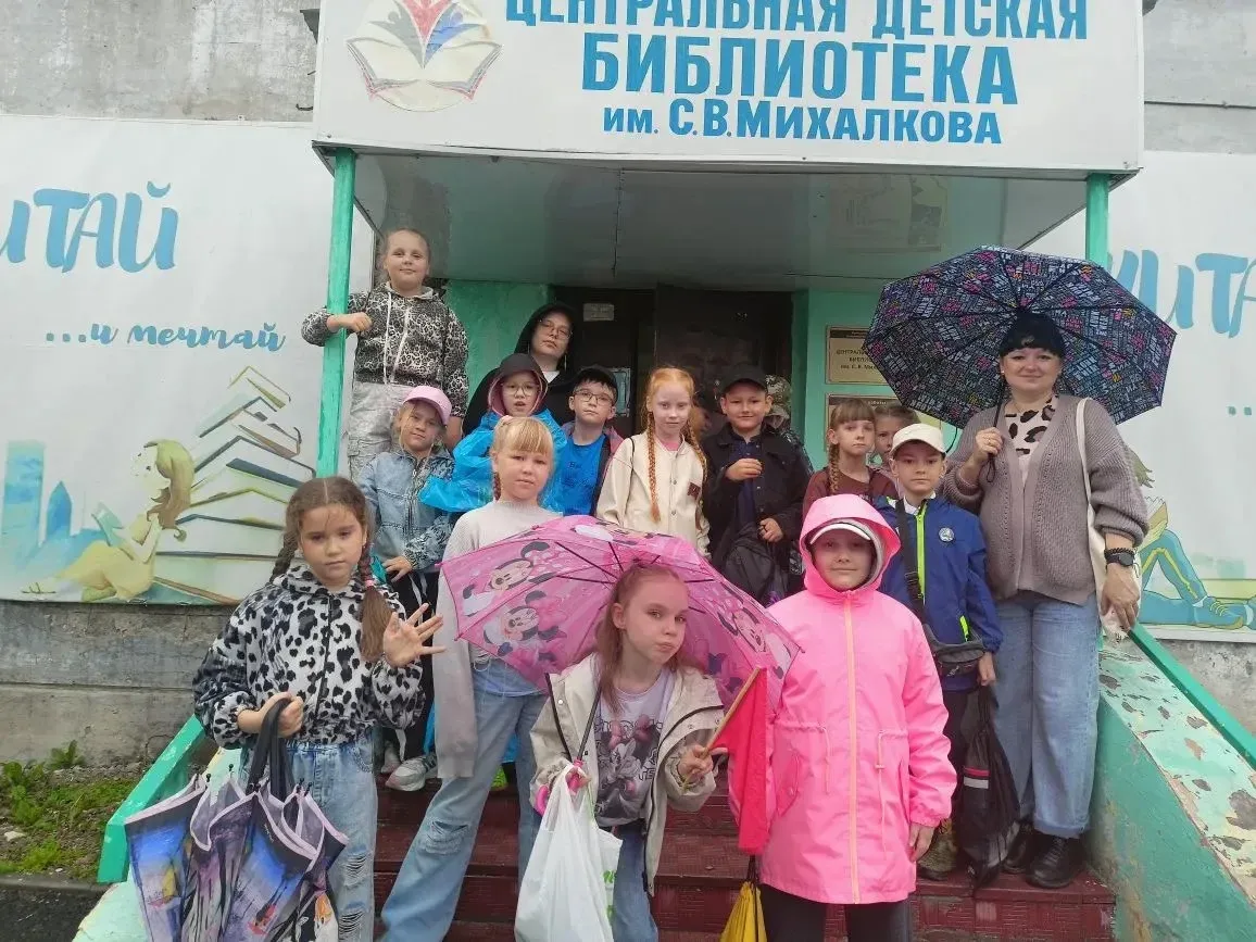 Сегодня сразу после завтрака ребята из нашего лагеря отправились в увлекательное путешествие в мир к