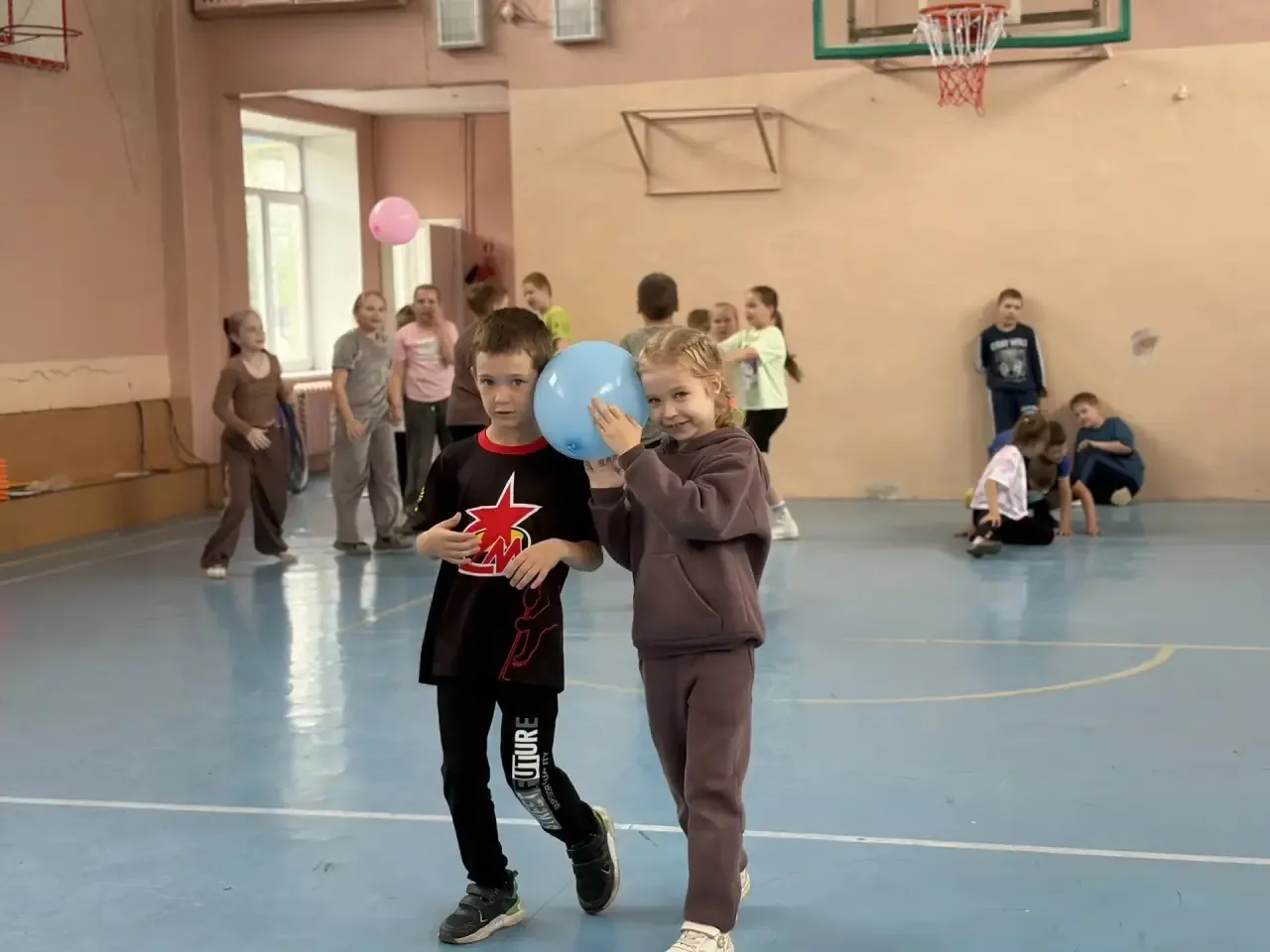 🌟 11 июня в лагере — насыщенный и победный день! 🏆

В отрядах прошли весёлые старты: ребята соревн