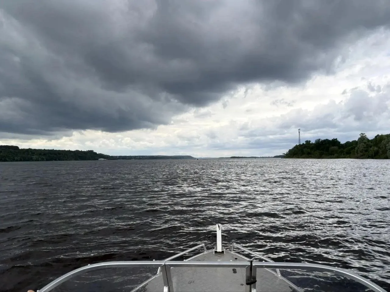🚣🏻‍♂️ Из Волги, близ Мариинского Посада, вытащили тело 60-летнего мужчины. Он рыбачил на границе а